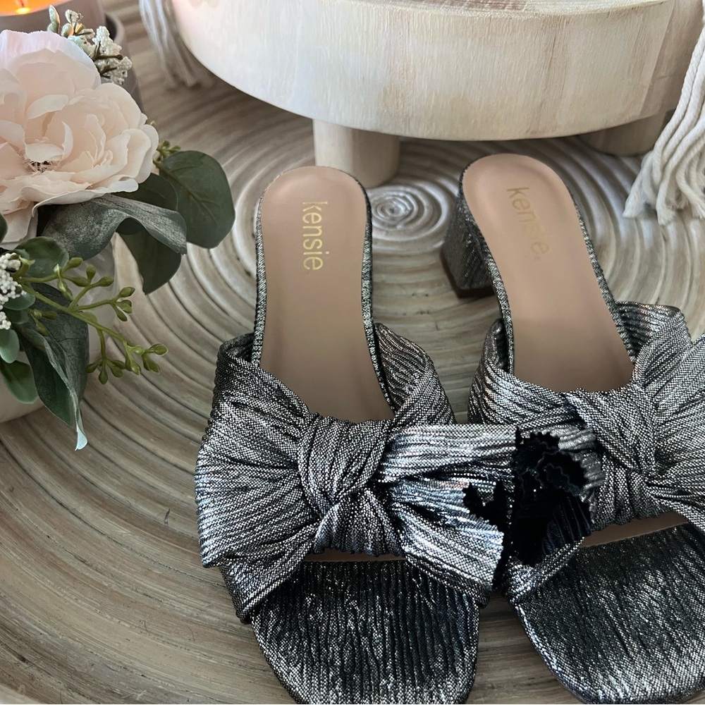 Kensie Silver Women's Bow Slide Sandals